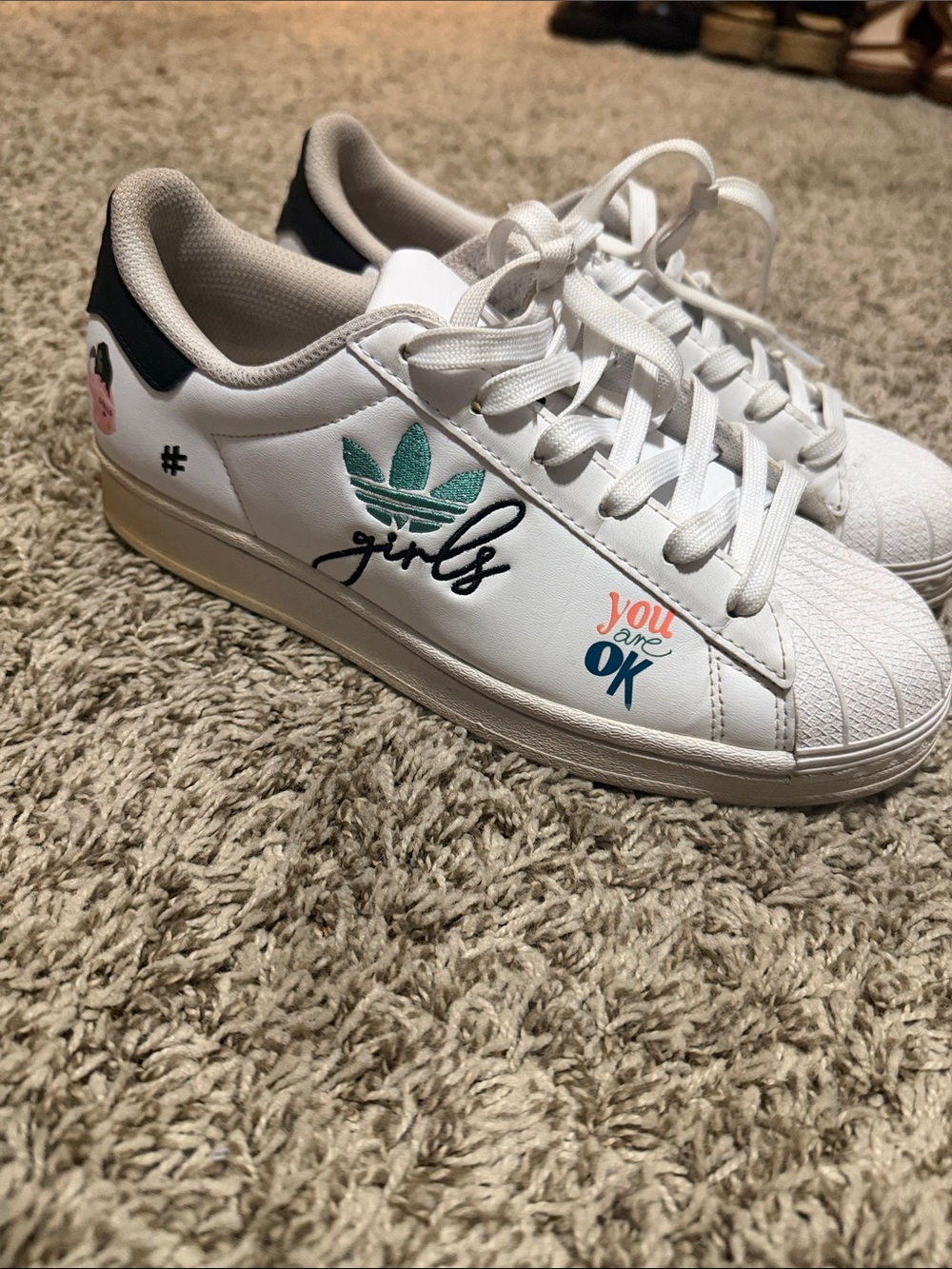 adidas White Low-Top Sneakers with Green Logo and Black Heel